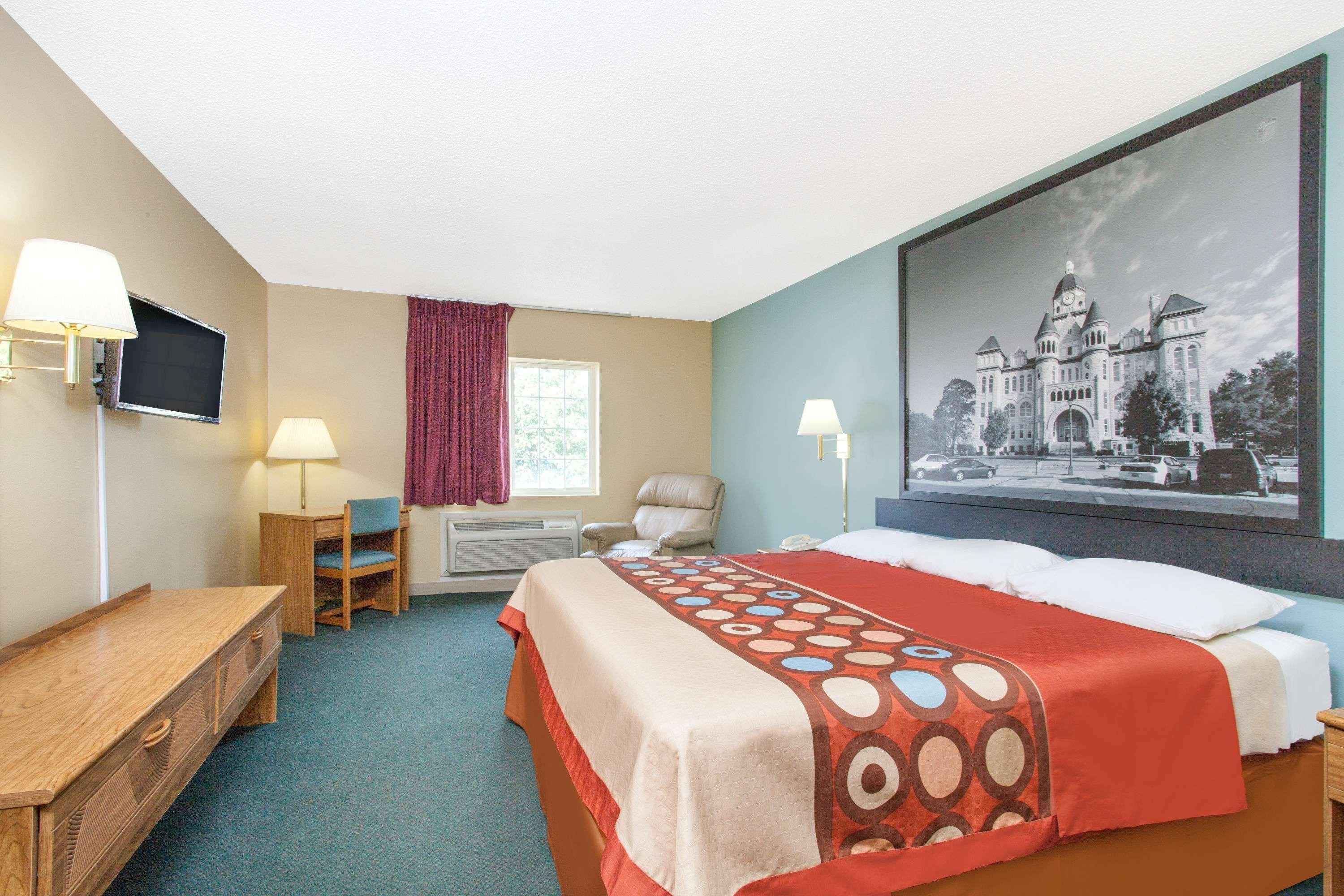 Super 8 By Wyndham Carthage Hotel Exterior photo
