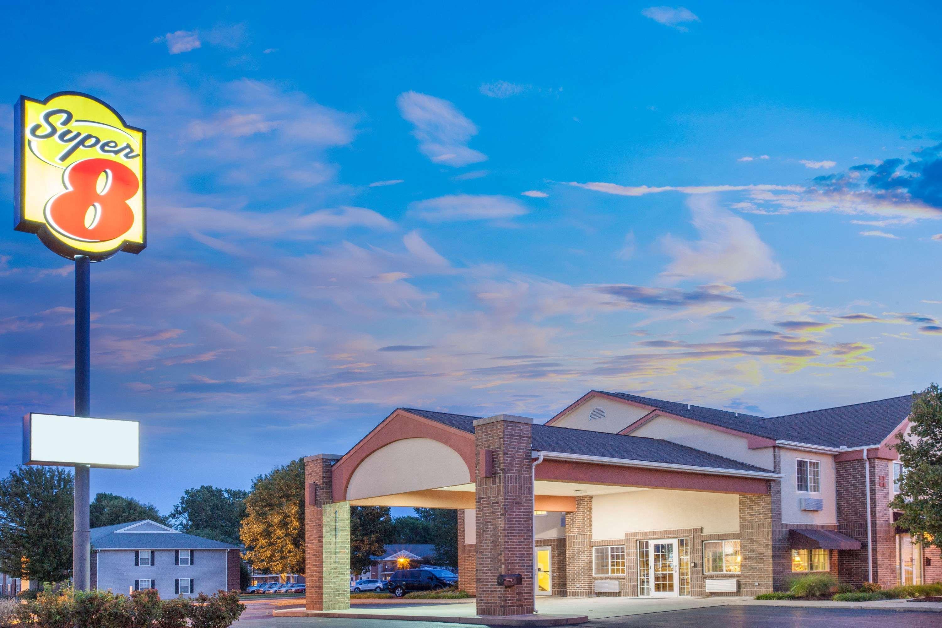 Super 8 By Wyndham Carthage Hotel Exterior photo
