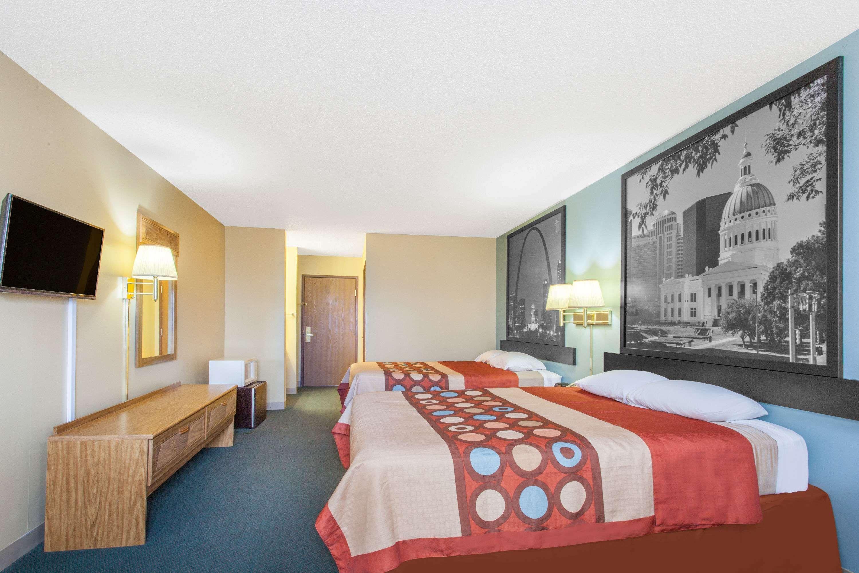 Super 8 By Wyndham Carthage Hotel Exterior photo