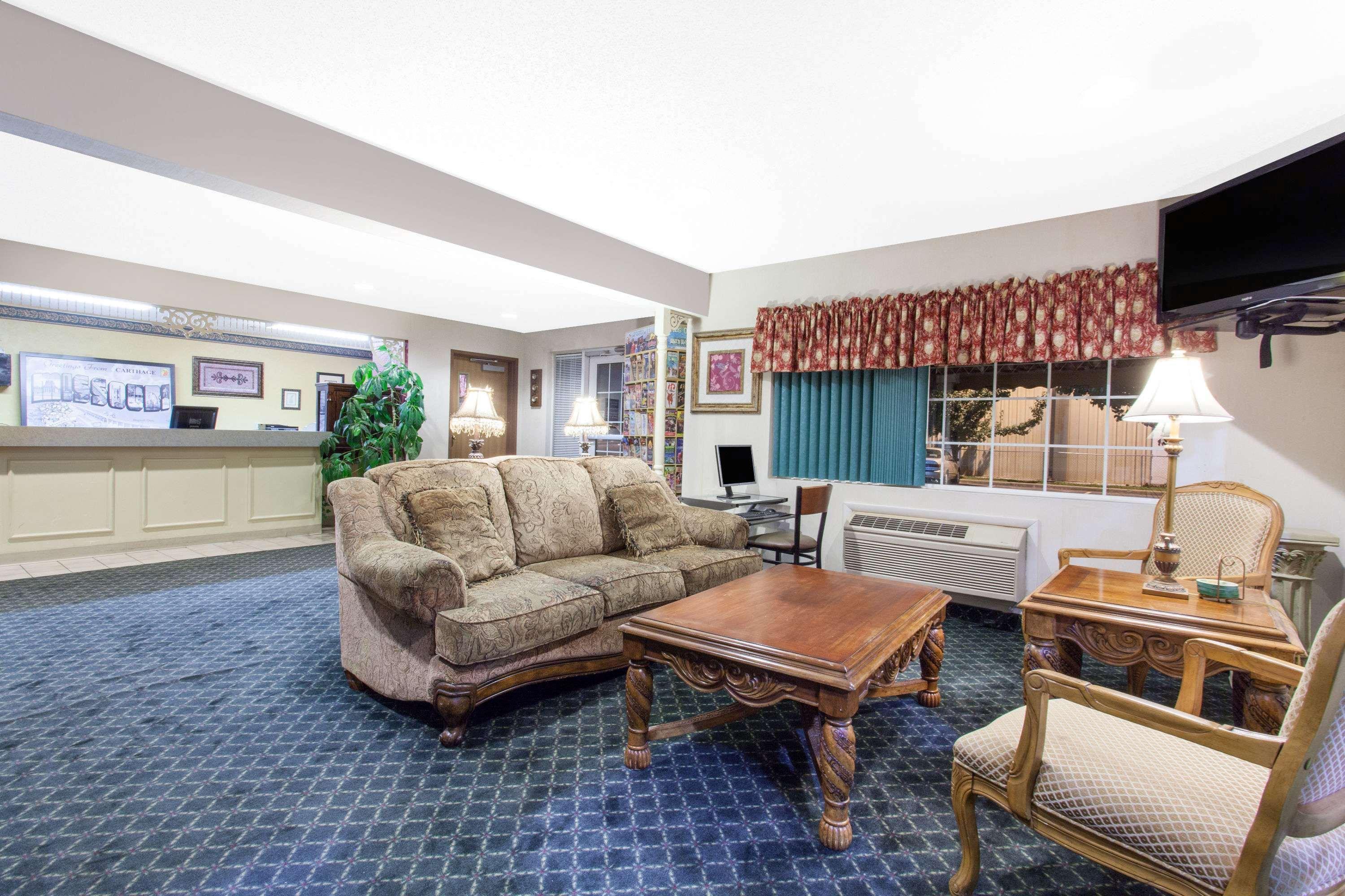 Super 8 By Wyndham Carthage Hotel Exterior photo