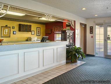 Super 8 By Wyndham Carthage Hotel Interior photo